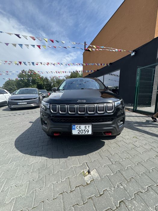 Продам своє авто в хорошому стані jeep compass trailhawk