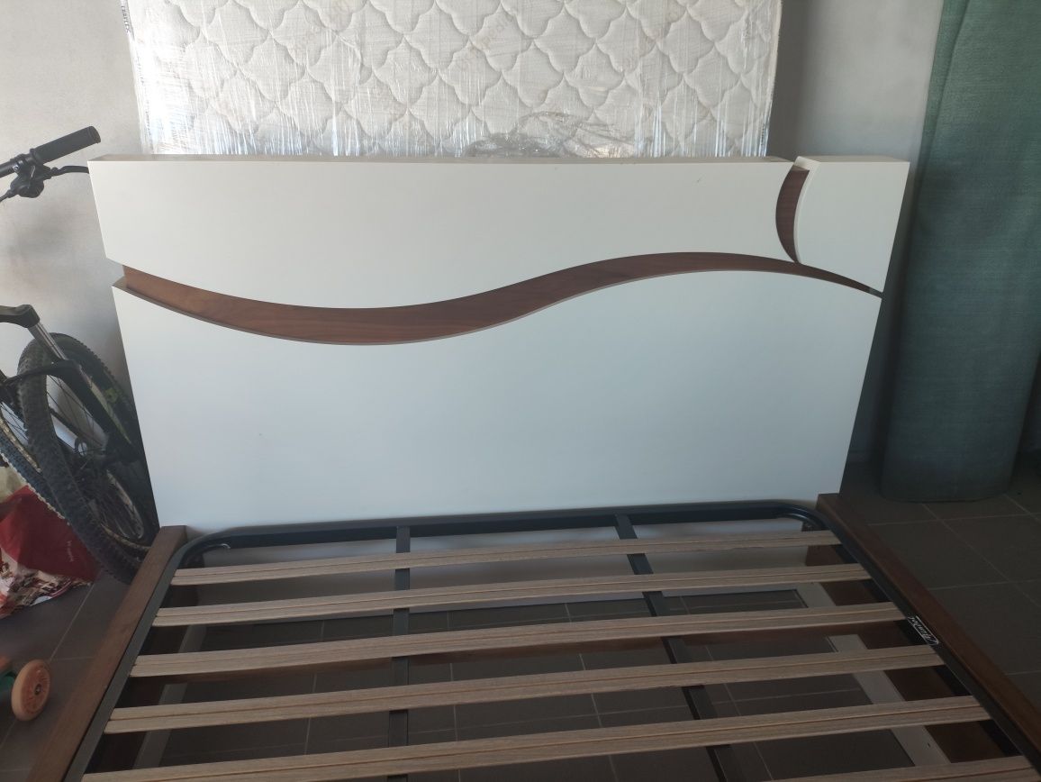 Cama casal de qualidade + colchão