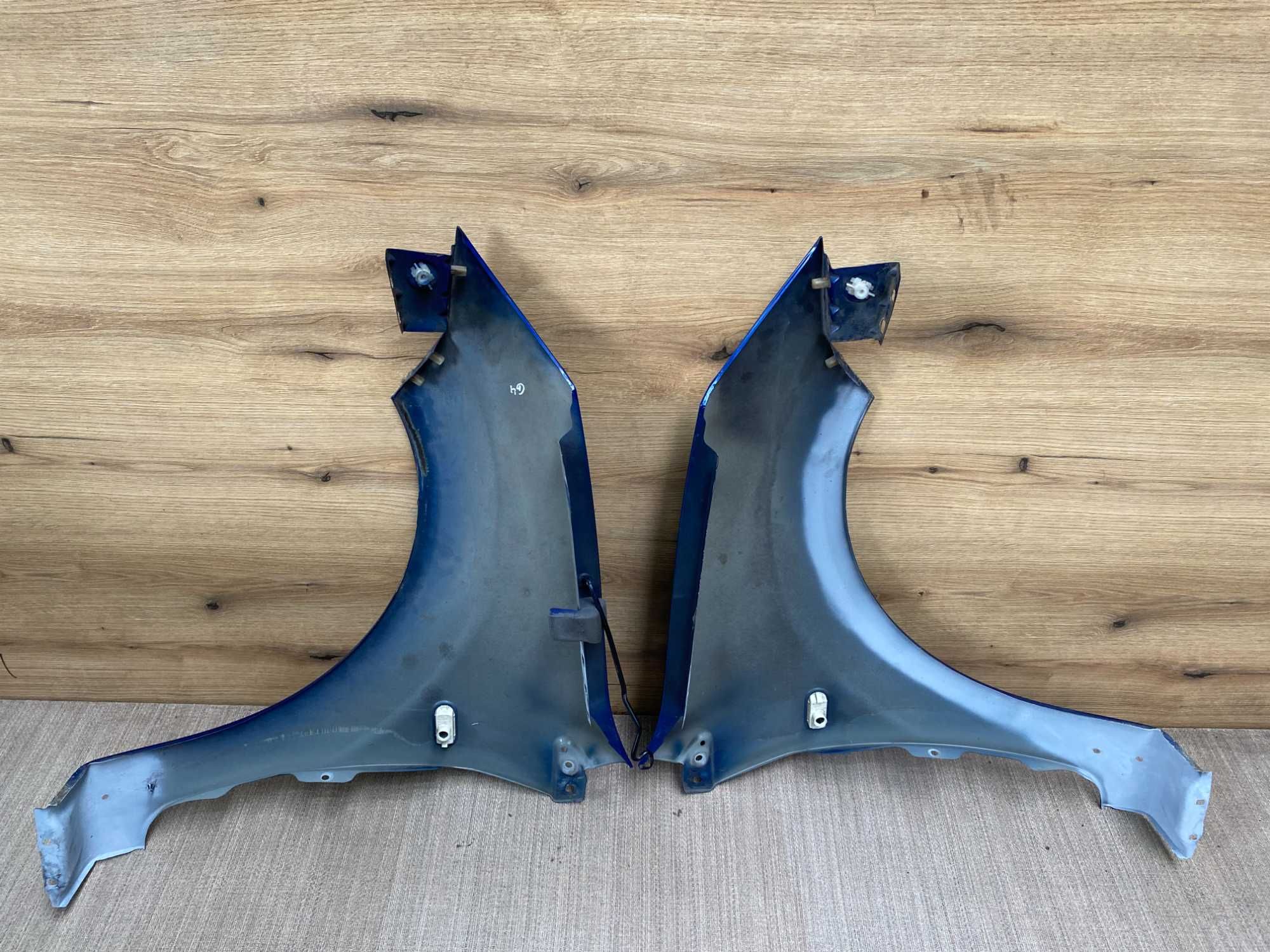 Błotnik przedni lewy, prawy Ford Fiesta mk6 kolor g4
