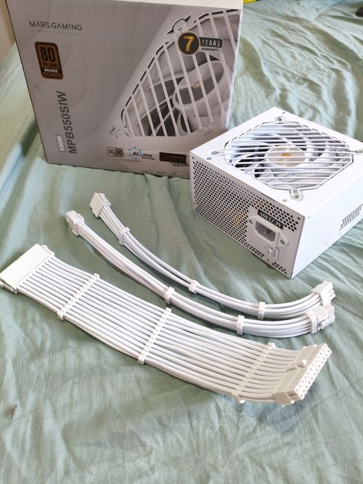 Fonte de alimentação e cabos sleeved