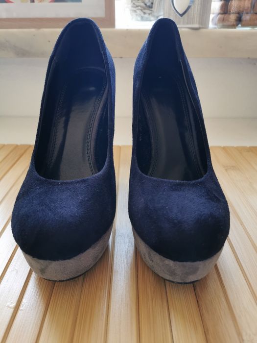 Sapatos de Salto Preto