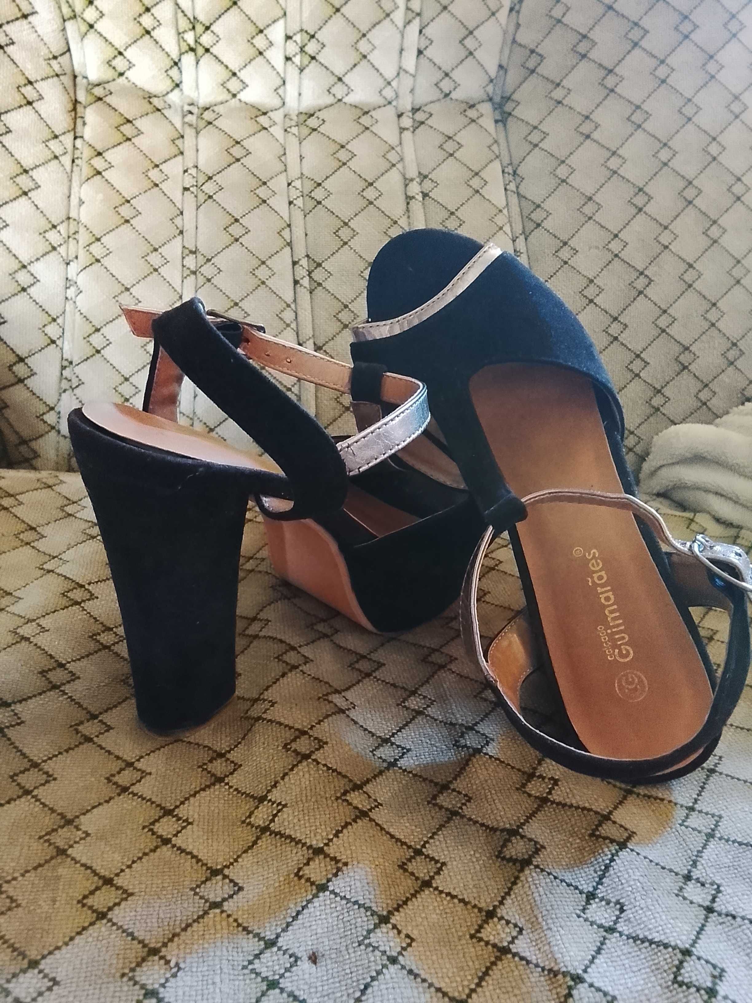 Vendo sapatos de salto alto
