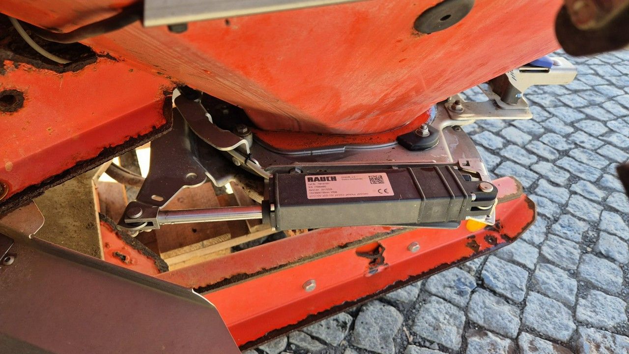inny Siewnik rozsiewacz RAUCH Axis-H 50.1 EMC+W