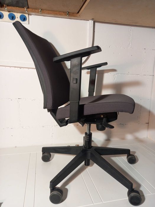 Fotel Biurowy Navigo Nowy Styl Bardzo Wygodny Pełna Regulacja