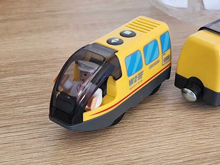 Локомотив поїзд з вагончиком на батарейках жовтий новий