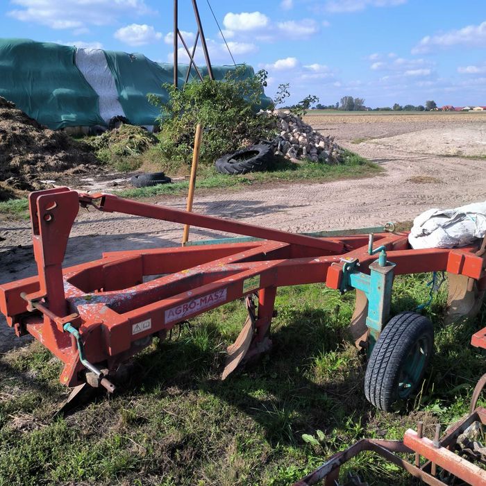 Pług agro-masz 4 skibowy