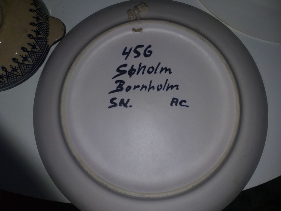 Cztery,stare,ceramiczne talerze z sygnaturami recznie malowane