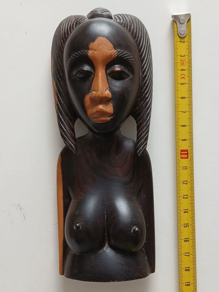 Estatueta africana de madeira