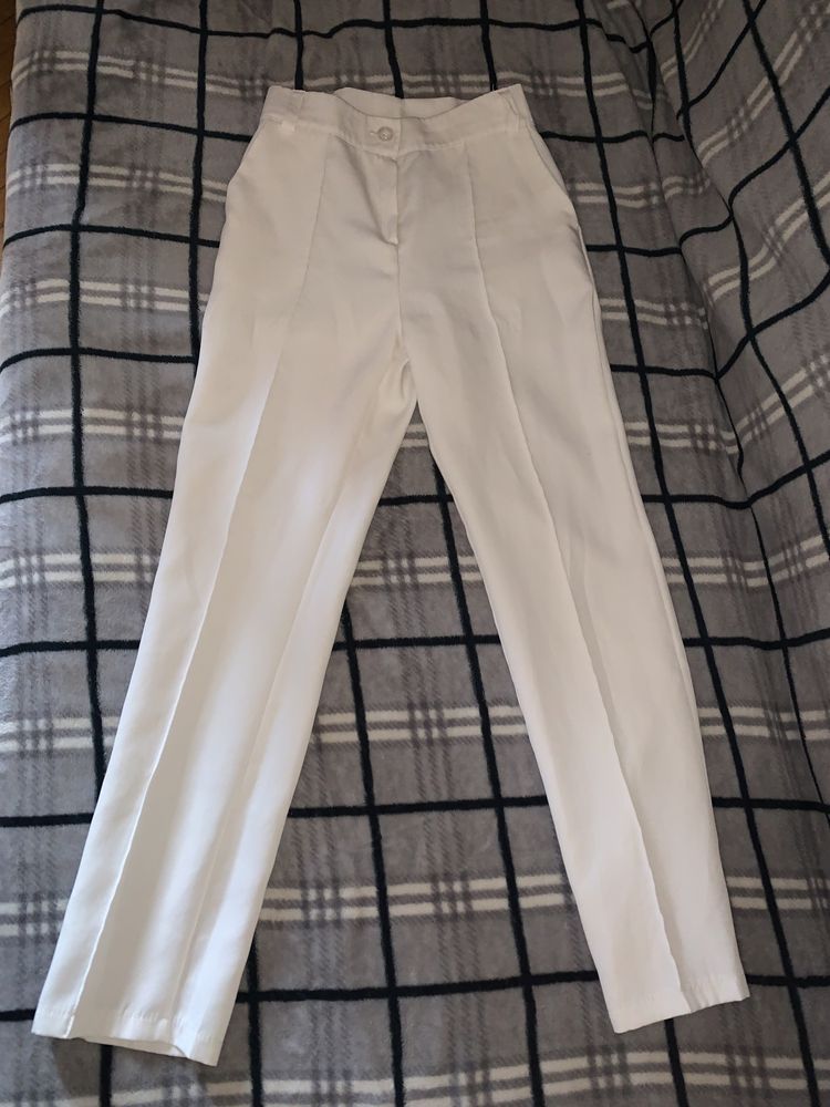 Білий костюм штани брюки та укорочений піджак