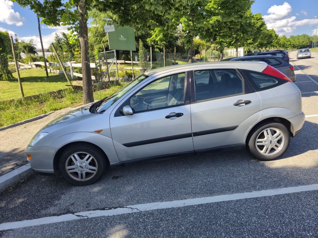 Ford Focus, 1.8 Tdi Gasóleo 2001, 5 portas, nacional
