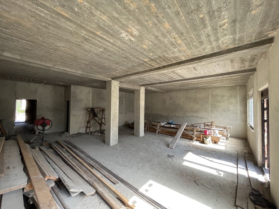 Продаж будівлі в центрі Яремче