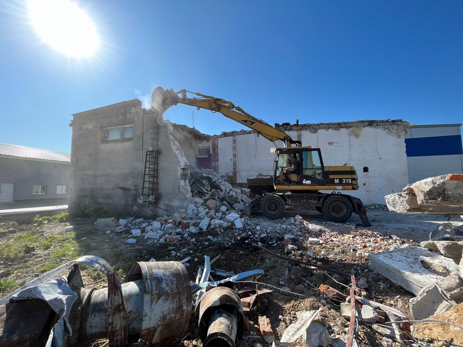 Wyburzenia, rozbiórki, kucie betonu, młot, chwytak, wywóz gruzu