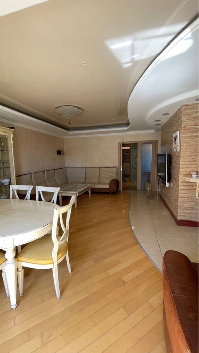 2-х кімнатна квартира з кухнею-студією