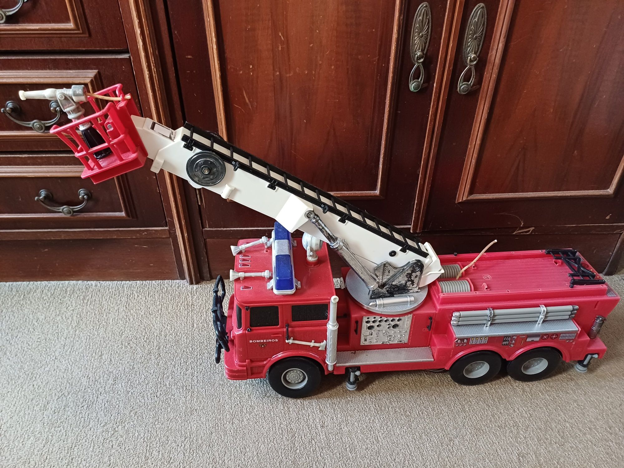 Carrinho de bombeiros
