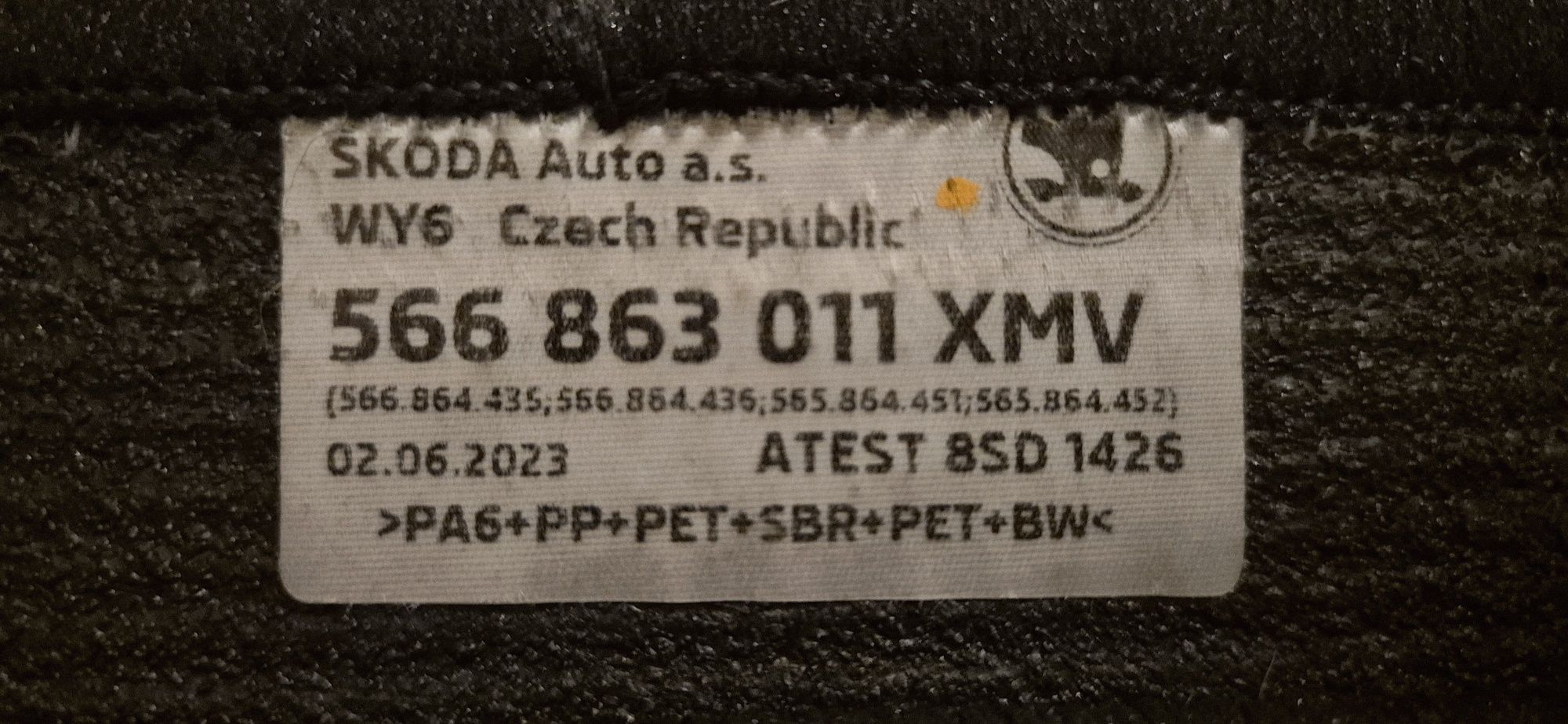 Czarne welurowe aksamitne dywaniki  SKODA Kodiaq '16 - '23