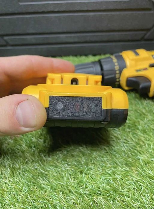 Шуруповерт Девольт DeWalt 24V + 2 акумулятори + кейс, потужний
