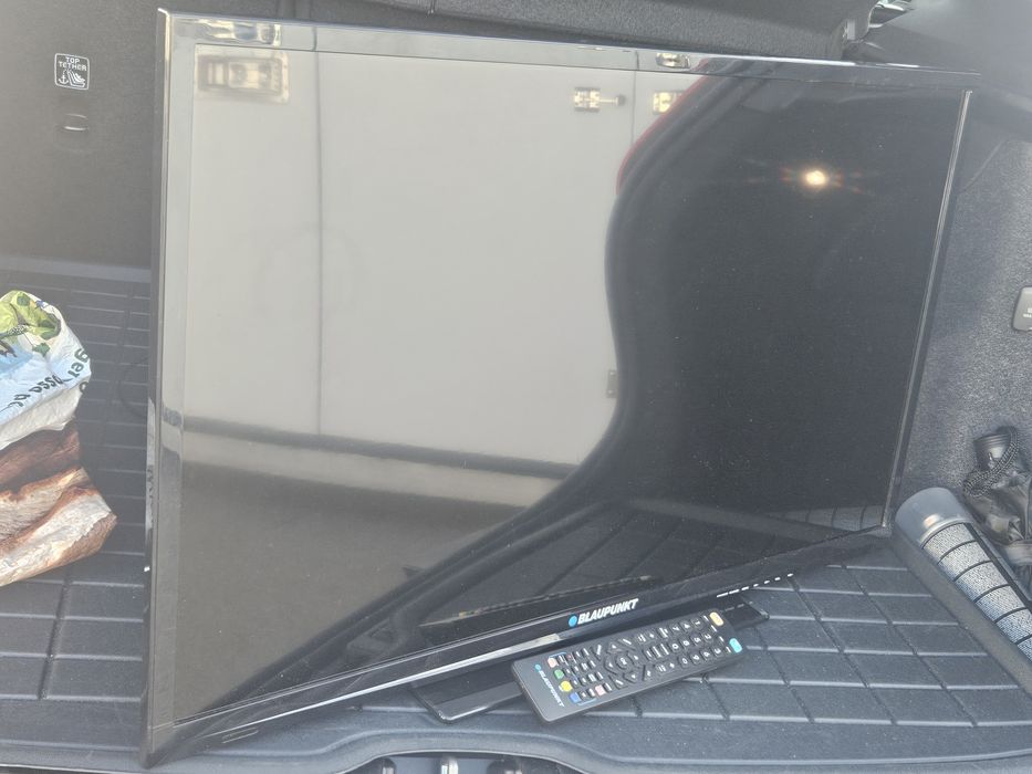 Televisão Blaupunkt LED 32" com comando original.