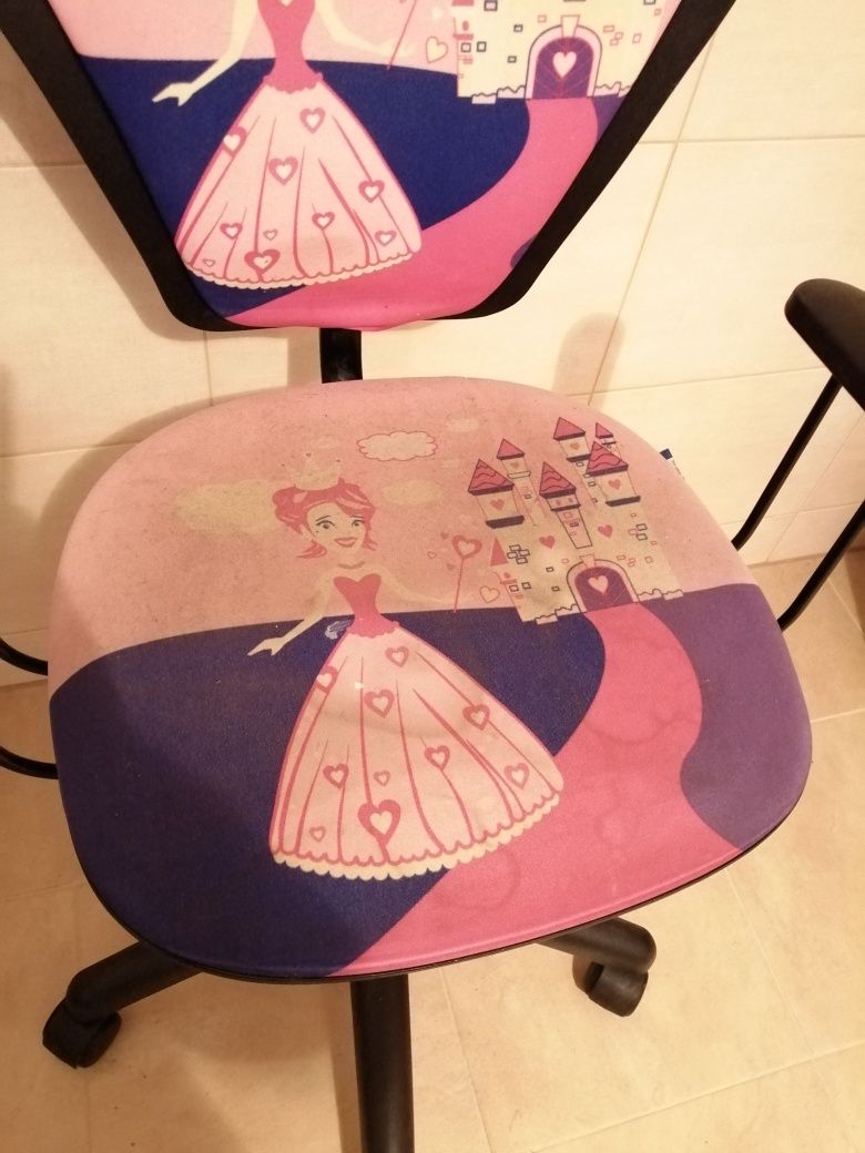 Krzesło do biurka dla dziewczynki