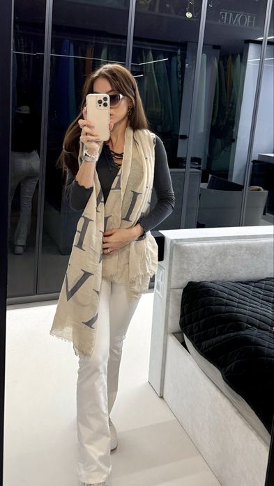 Chusta szal w literki beżowa 180 cm x 100 cm