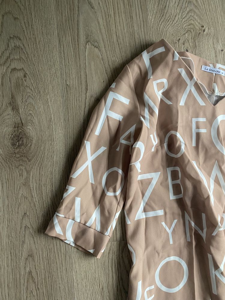 Sukienka w litery la blanche s/m
