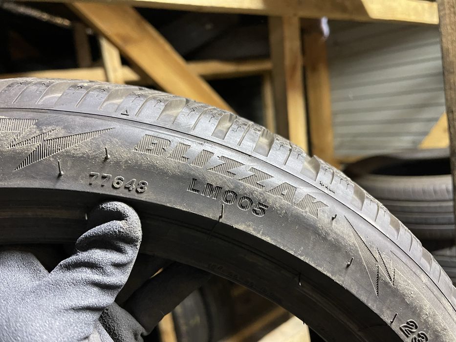 Шини зима 235/40R18 Bridgestone Blizzak LM005 як нові 2шт