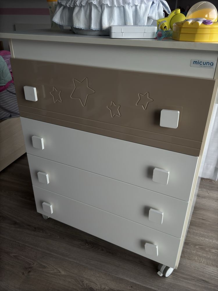 Cama de bebe e móvel
