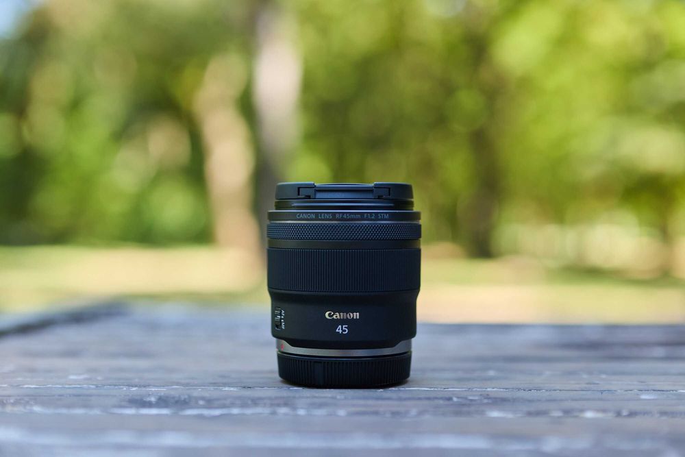 CANON RF 45mm f/1.2 STM