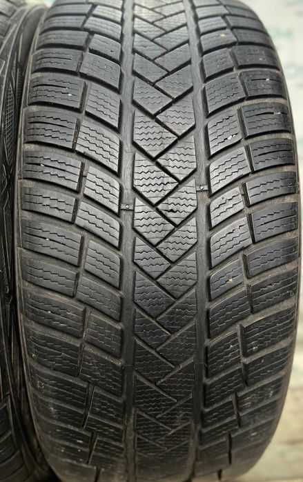 Скад шин б/в. 235/45 R19 Vredestein Wintrac Pro