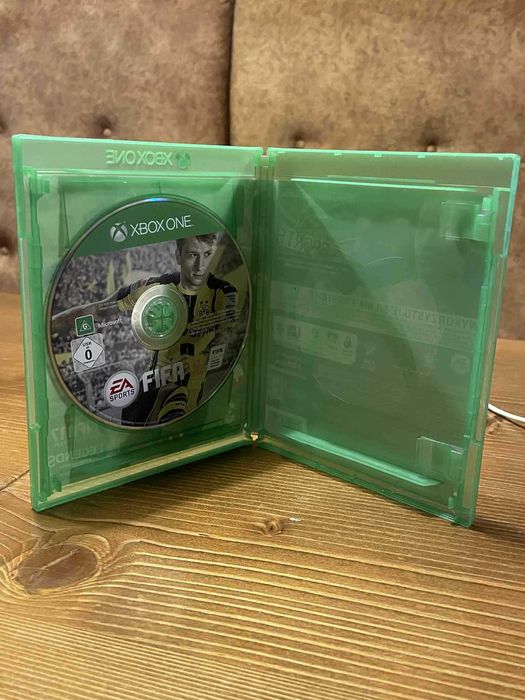 Sprzedam Fifę 17 na konsolę Xbox One