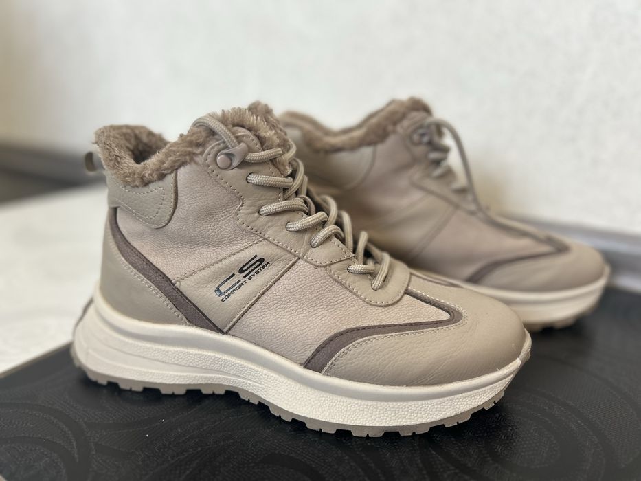 Продам зимові жіночі чоботи Mida