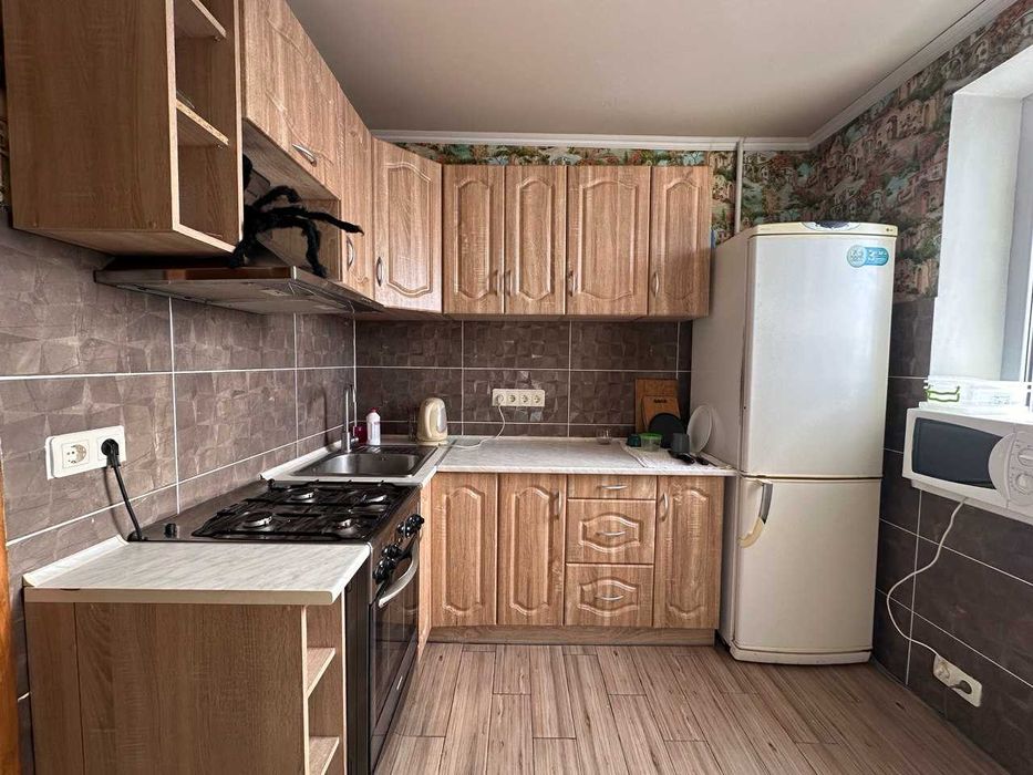 Продаж трикімнатної квартири в Києві, з ремонтом та меблями