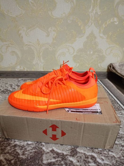 Футзалки Nike Mercurial. Стан 9.5+/10. Розмір: 41