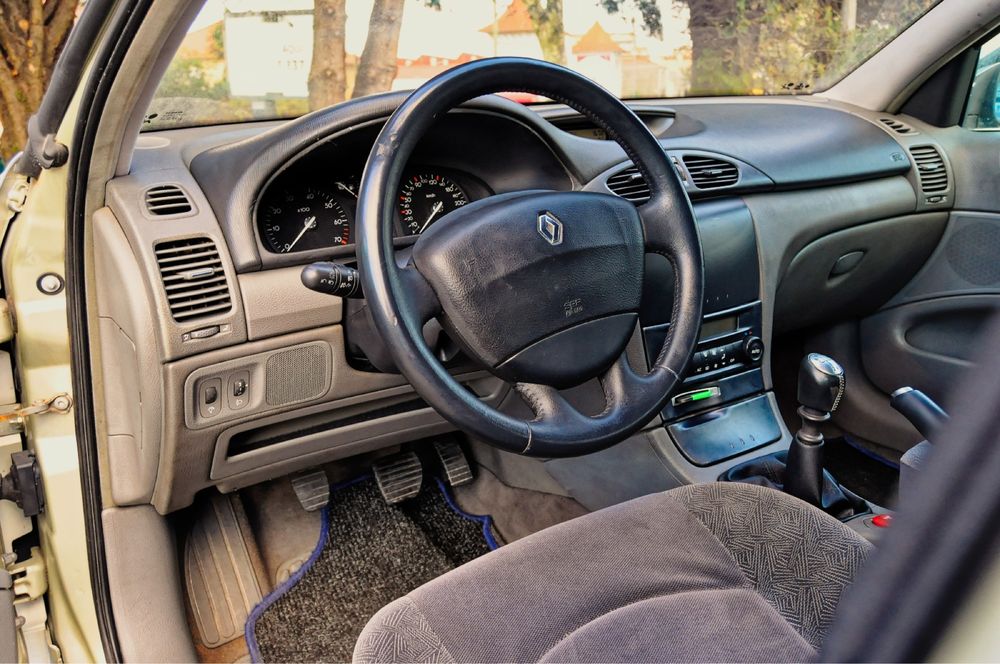Renault Laguna 1.9 dCi Expréssion - 150 MIL KMS