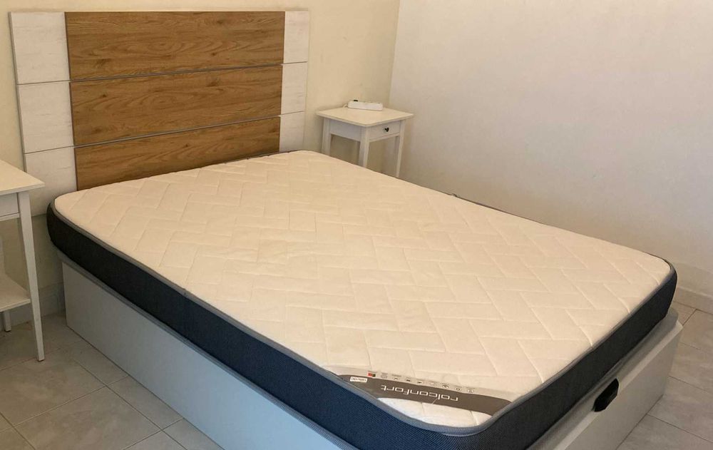 Cama sommier e cabeceira