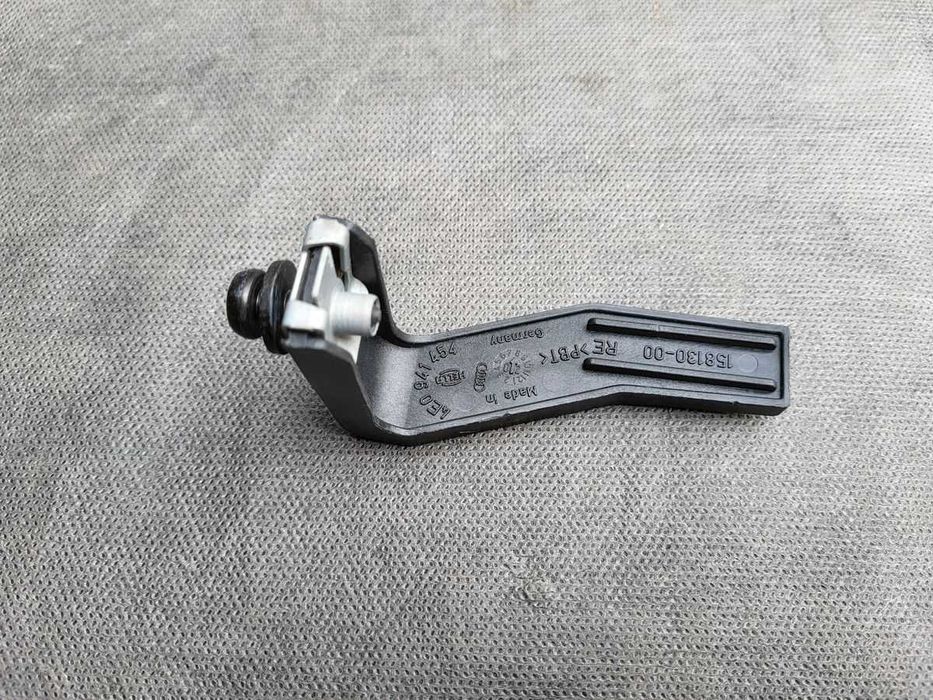 AUDI A8 D3 uchwyt , mocowanie reflektora .