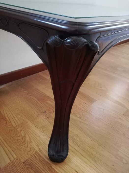 Mesa de centro antiga em madeira e vidro