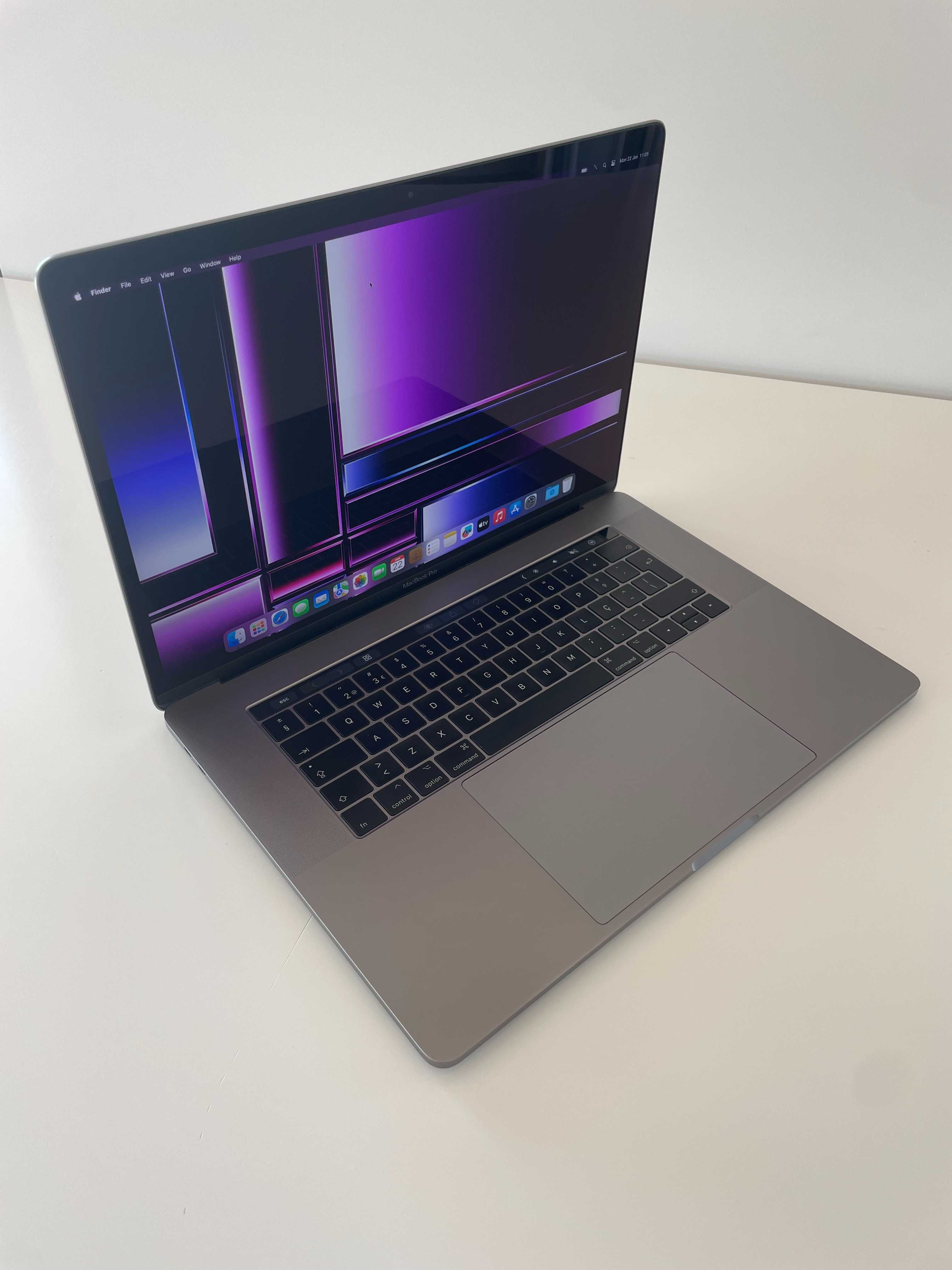 MacBook Pro 15" - Core i7 - 16GB RAM