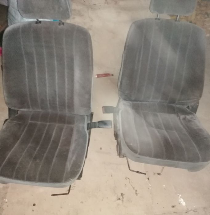 Автомобільні сідушки 
Стояли на ваз 2105 
Деталі за номиром 
066135987