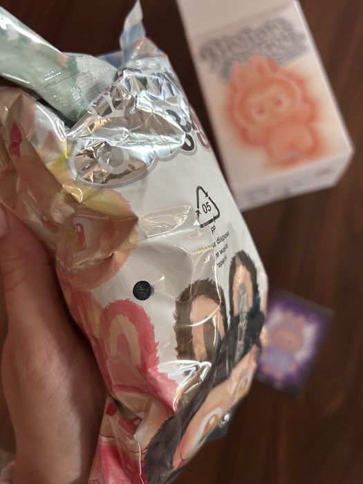 Szara sekretna laleczka