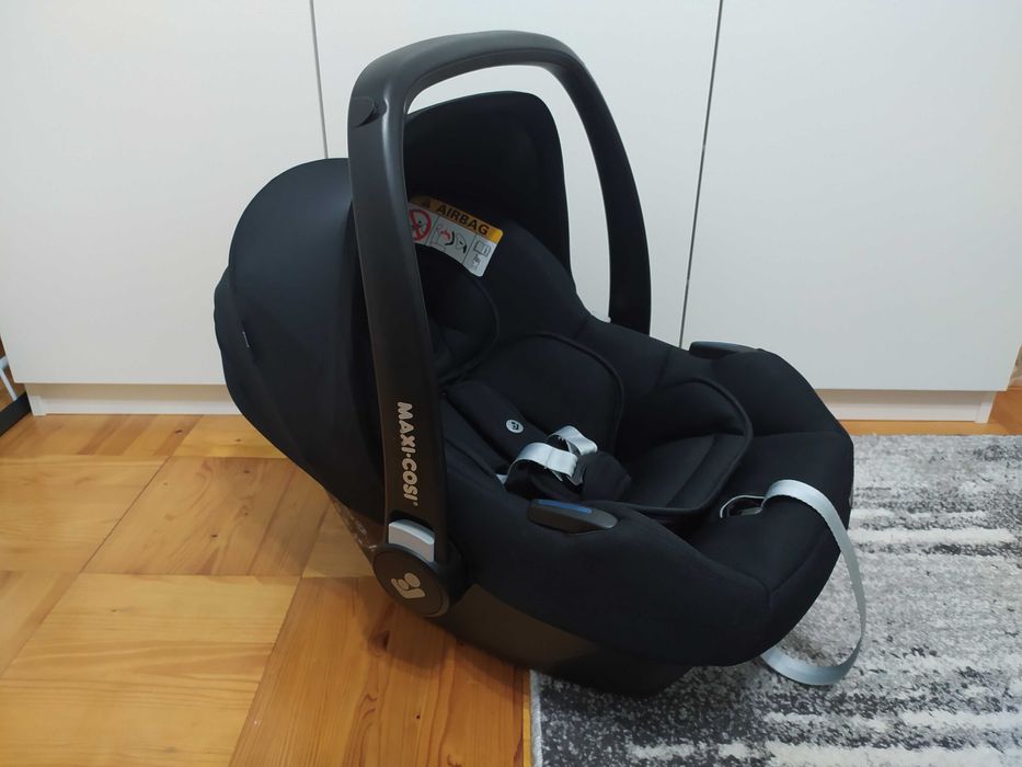 Fotelik samochodowy Maxi Cosi Tinca Essential Black