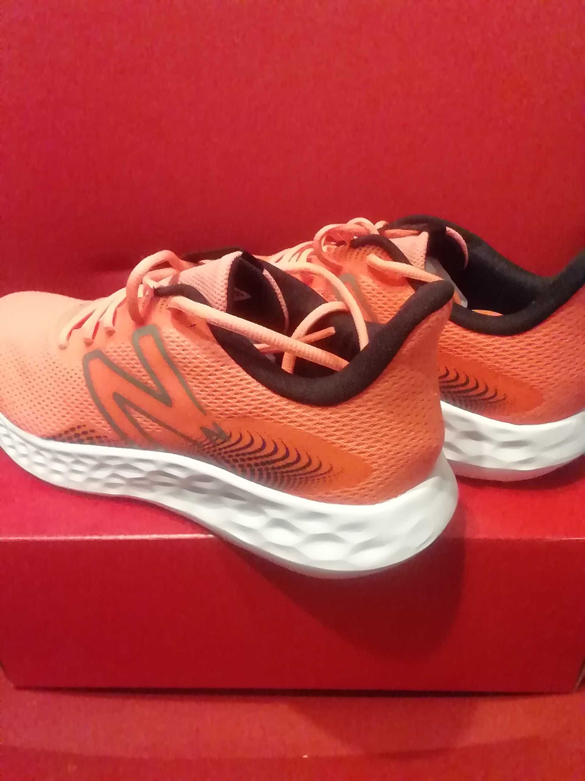 Nowe męskie buty sportowe New Balance.