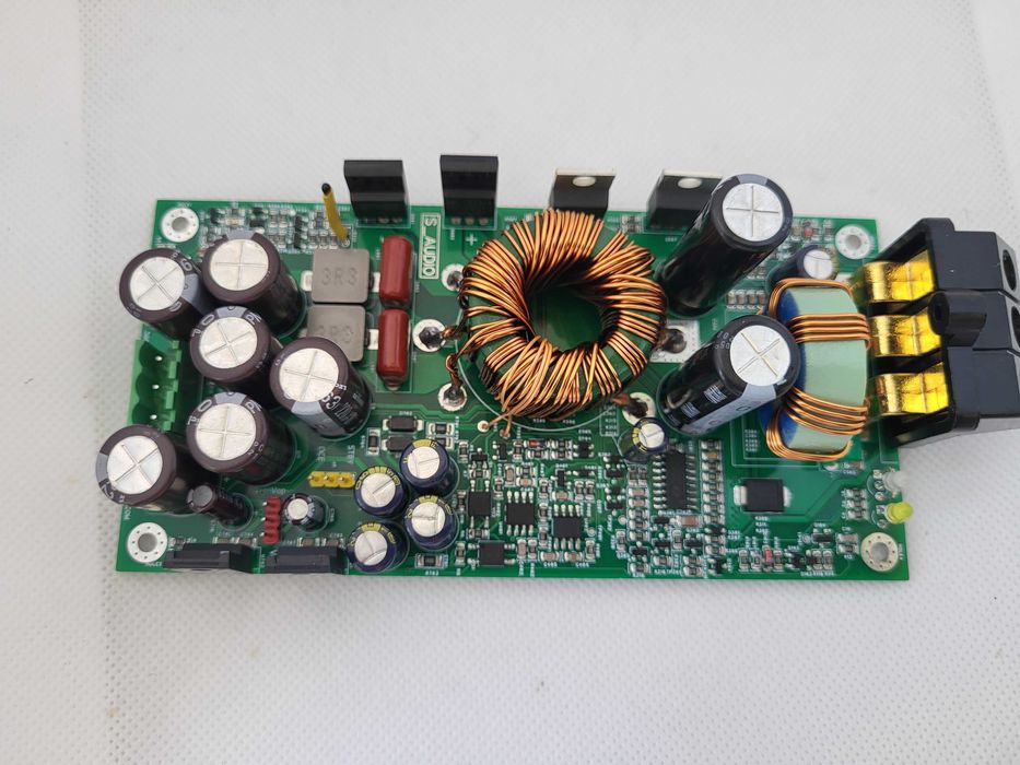 Автомобильный преобразователь напряжения для питания усилителя