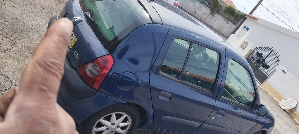 Vendo Renault Clio 2002 gasóleo