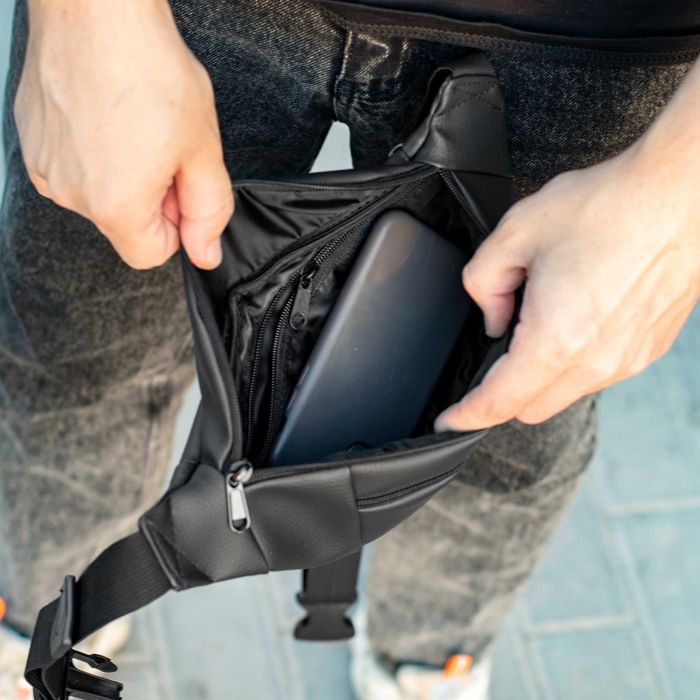 Стильная сумка через плечо бананка из еко кожи черная на 4 отдления