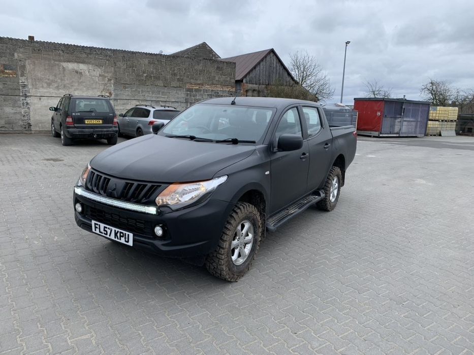 Mitsubishi L200 Off Road 4x4 PickUp Raptor L200 4WD Wyciągarka Full Led Kolor Raptor