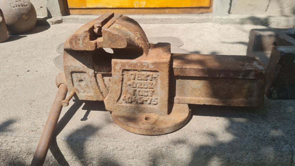 Продам тиски (в наявності є різні)