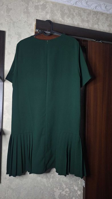 Гарна зелена стильна сукня zara