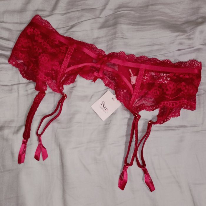 Червоний пояс для панчіх з пажами Красный пояс для чулок