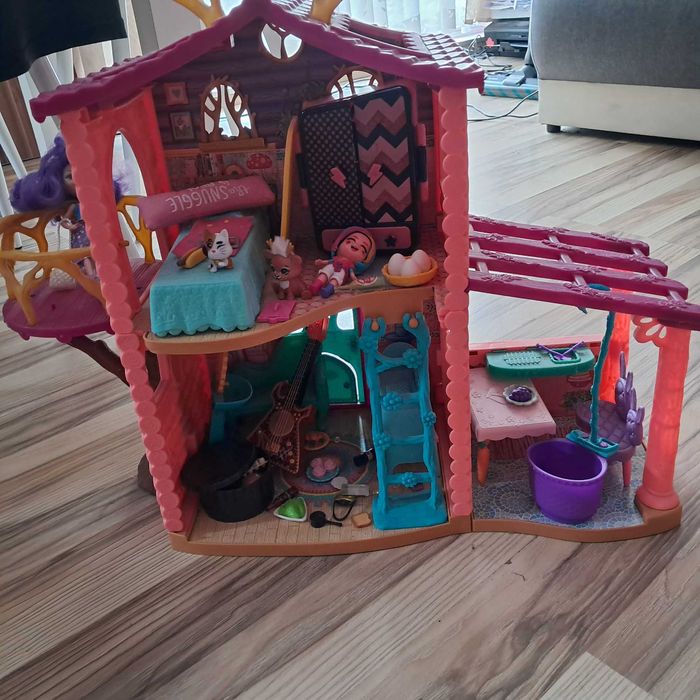 Sprzedam duży zestaw Enchantimals: Domek Jelonków. Stan b.dobry.
