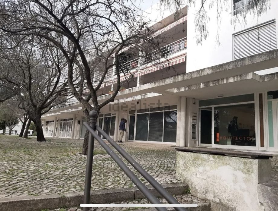 Atelier Escritório, com WC e copa.